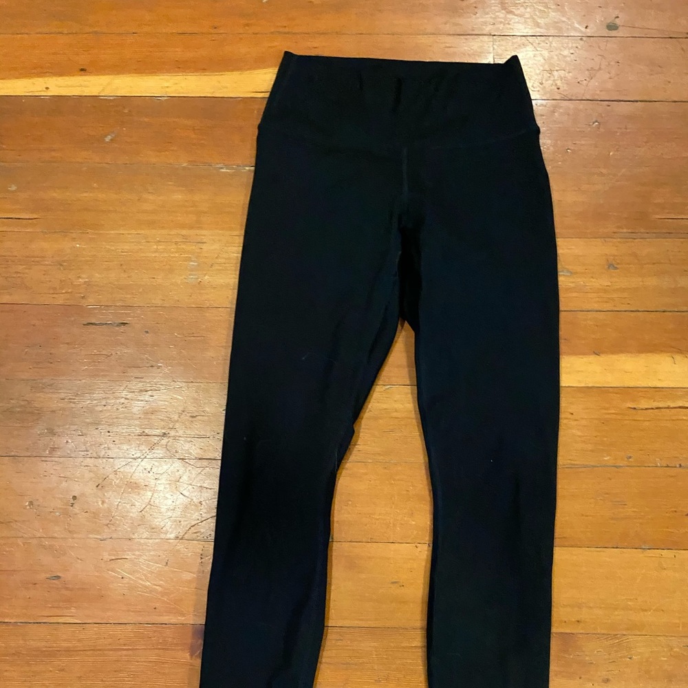 Black athletic leggings